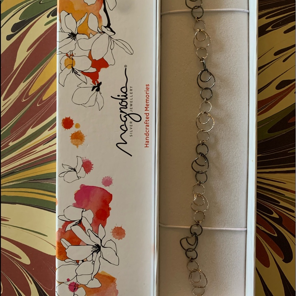 Magnolia handcrafted silver bracelet - Picture 4 of 4